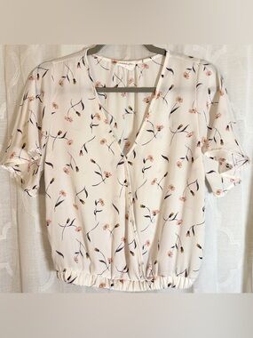 Sienna Sky Ivory Floral Blouse | Wrap Style Short Sleeve Top | Size S 🌸